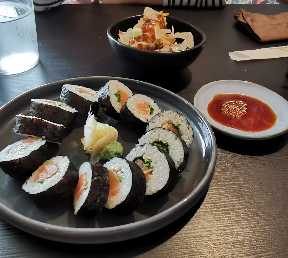 Maki Saumon Et Okonomiyaki Aux Légumes